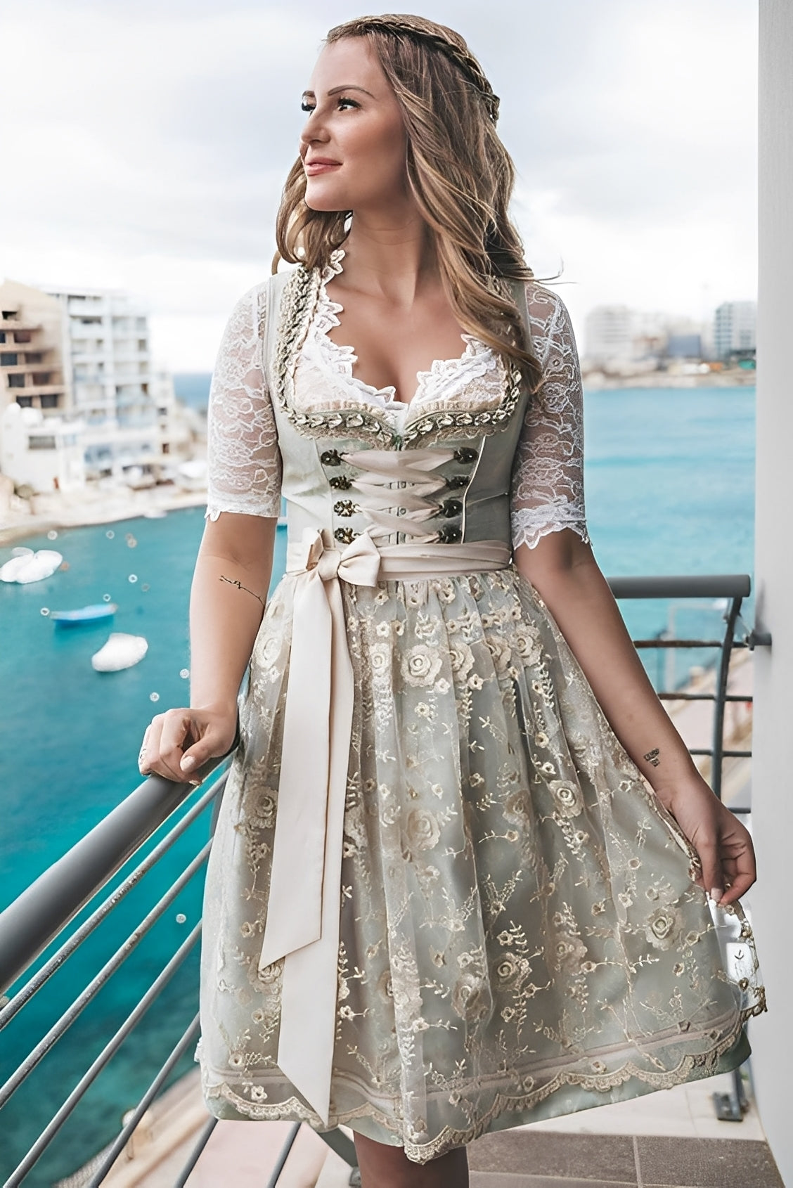 Maliny – Costume femme unique avec tablier et chemisier