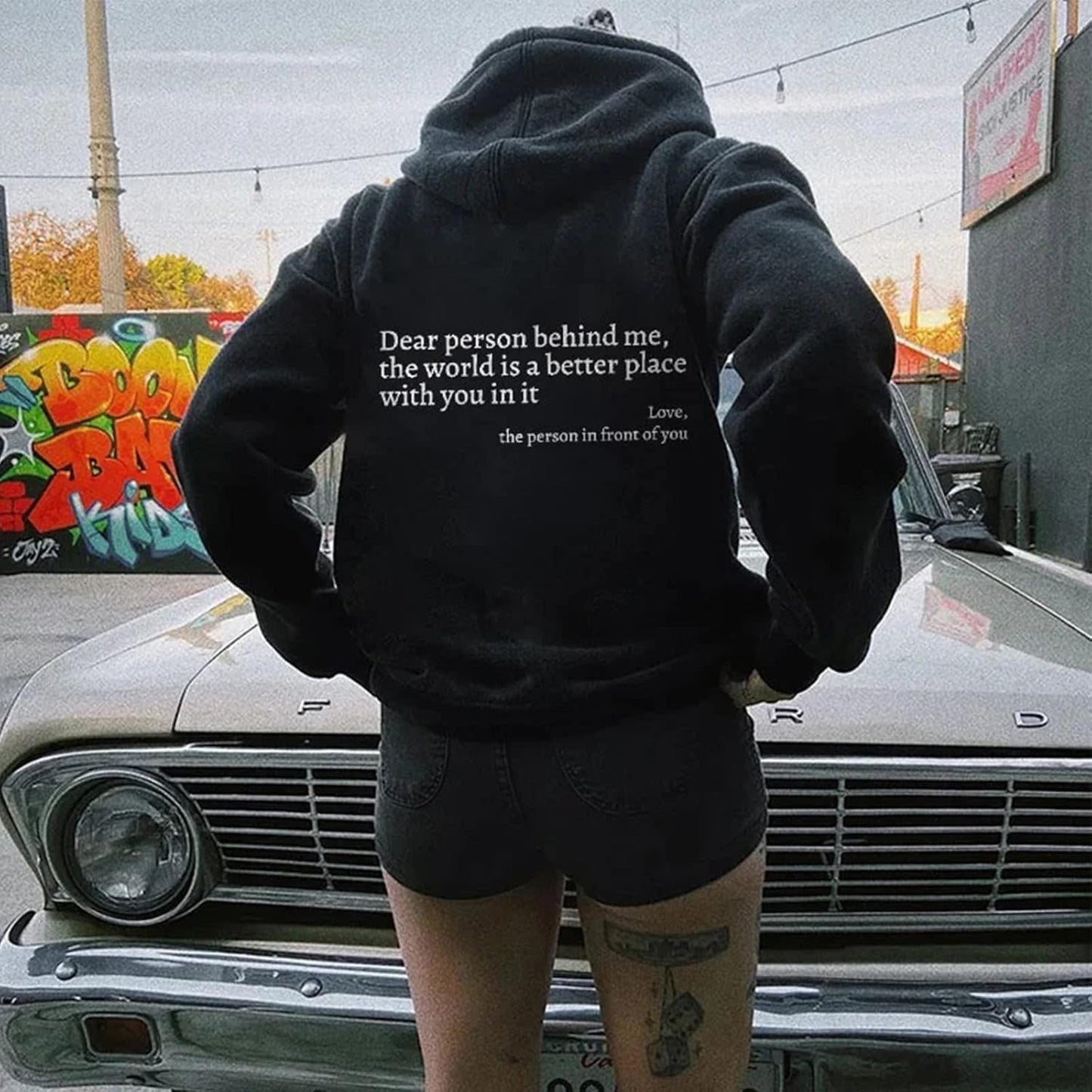 Cher Personne – Hoodie avec impression dos statement