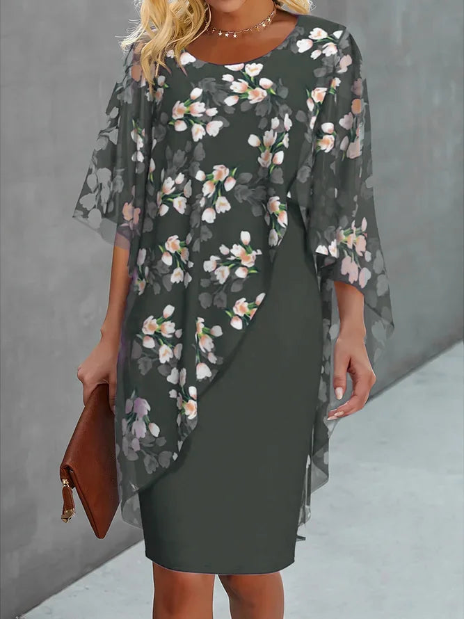 Lea – Robe Courte avec Fleurs et Cape