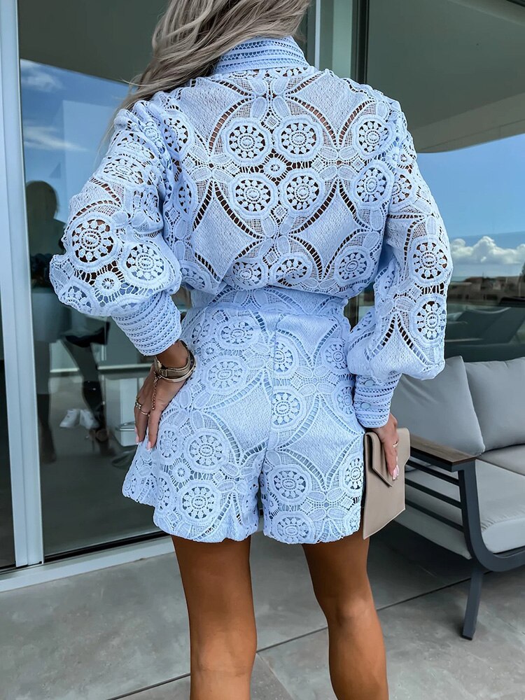 Aurora – Ensemble en Dentelle avec Haut et Shorts Élégants