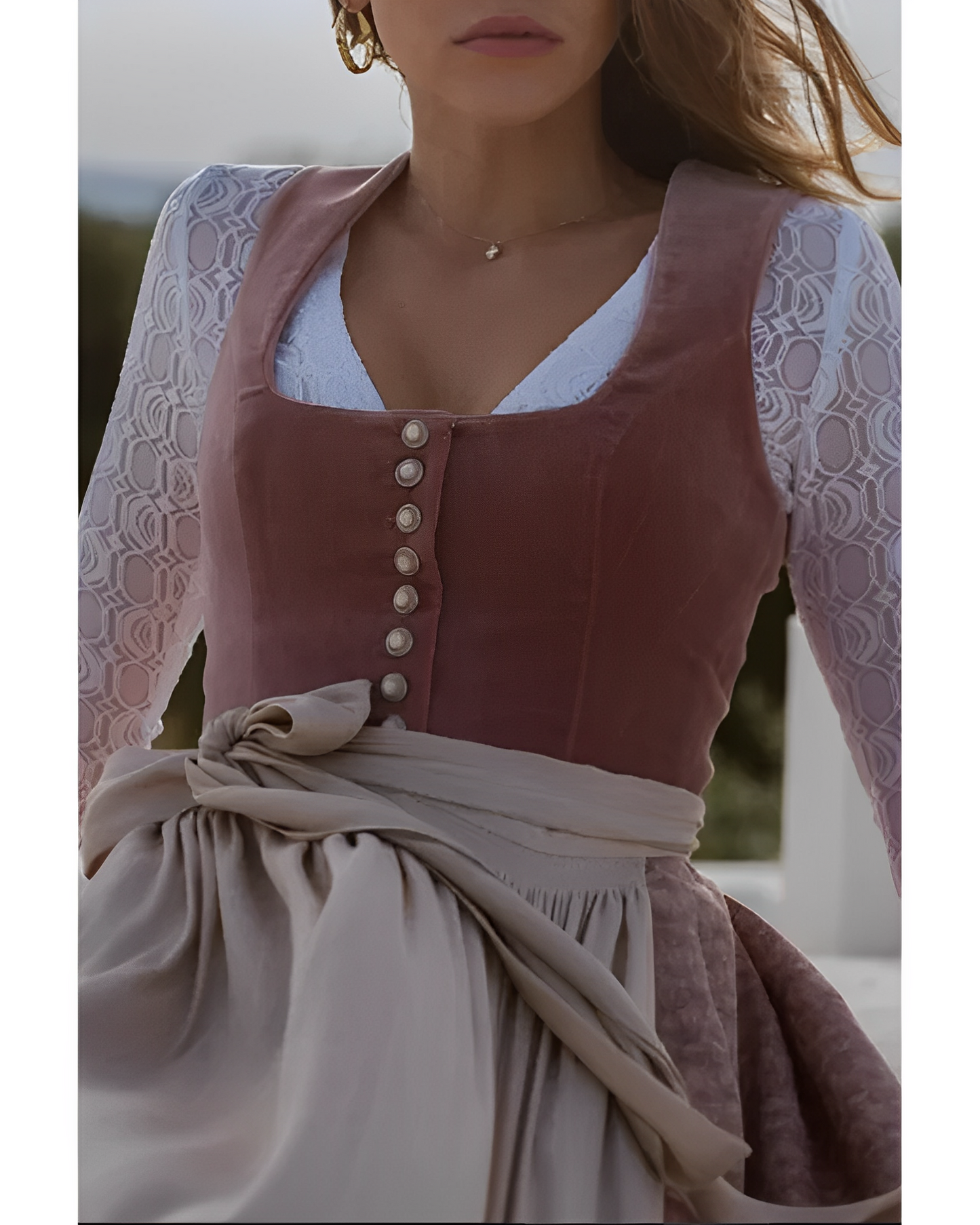 Greta – Dirndl mi-long avec décolleté carré