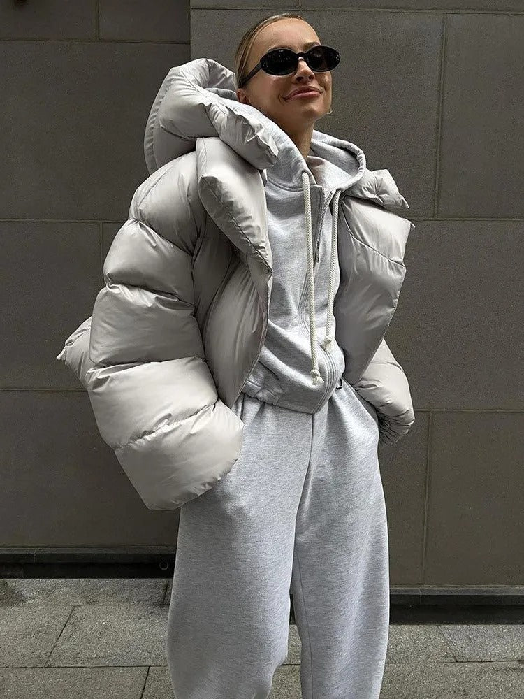 Renata – Courte veste femme avec capuche