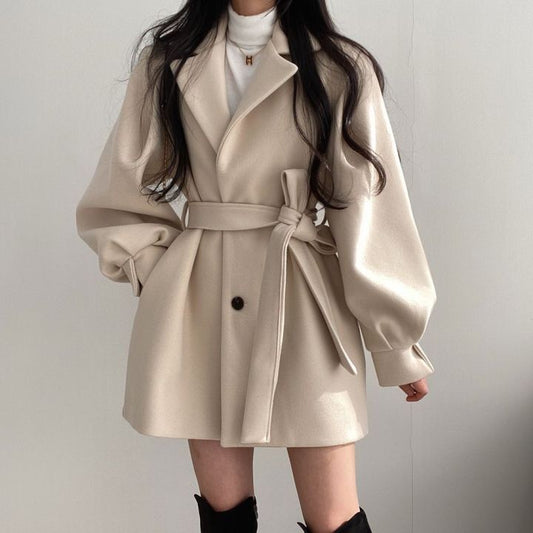 Penelope – Manteau Court Élégant