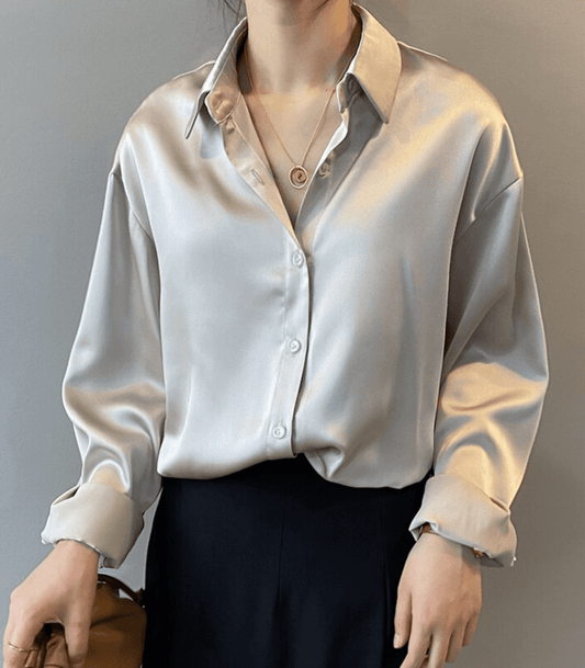 Magnolia – Blouse en satin avec boutons